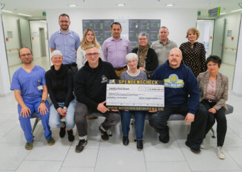 Festival „Mosh gegen Krebs“ übergibt 12.000 Euro an Kinderkrebsstation