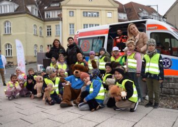 Guben: Plüschtiere kuriert, Ängste genommen. 500 Kids bei Teddy-Klinik