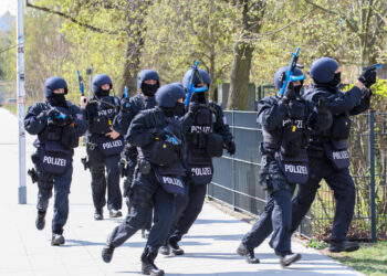 Polizei übt Ernstfall an Cottbuser Max-Steenbeck-Gymnasium