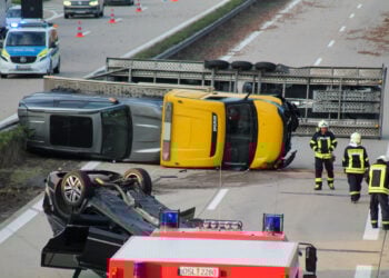 Verkehrsunfall auf der A13 bei Ruhland; Foto: Blaulichtreport Lausitz