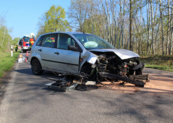 Verkehrsunfall zwischen Cottbus-Ströbitz und Zahsow; Foto: Blaulichtreport Lausitz