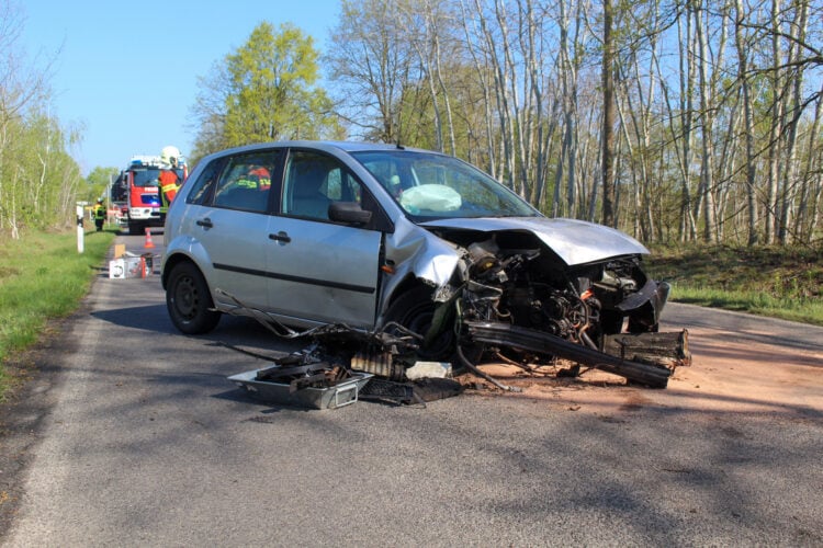 Verkehrsunfall zwischen Cottbus-Ströbitz und Zahsow; Foto: Blaulichtreport Lausitz