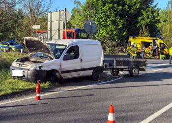 Autounfall auf der B97: Drei Leichtverletzte bei Schwarzkollm