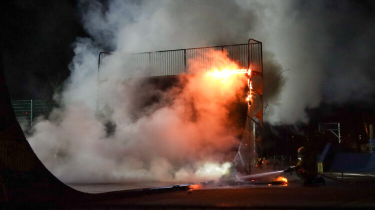 Brand der Skateranlage in Cottbus-Schmellwitz; Foto: Blaulichtreport Lausitz