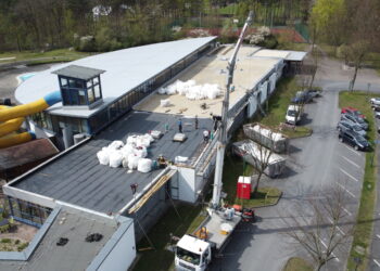 Dachsanierung in Lauchhammer: Freizeitbad rüstet sich für die Zukunft