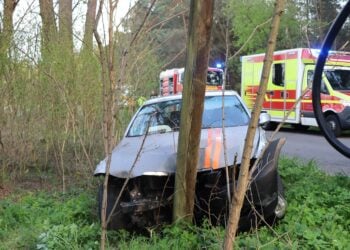 Verkehrsunfall bei Guben; Foto: Blaulichtreport Lausitz