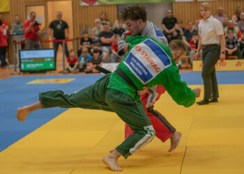 Der erst 18-jährige Mark Volz siegt zweimal bis 81 Kg und wird zum Matchwinner (Bild: KSC ASAHI Spremberg)