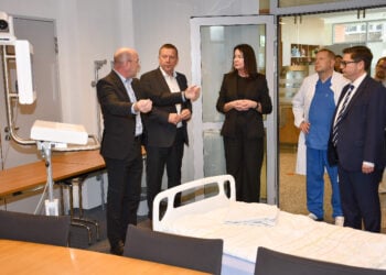 Gesundheitsministerin informiert sich über Klinikreform in Elbe-Elster