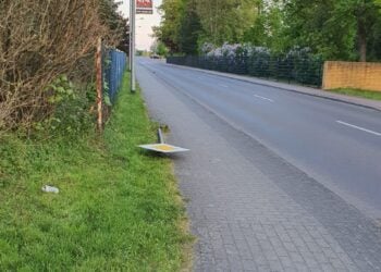 Acht Verkehrsschilder in Lauchhammer durch Vandalismus beschädigt