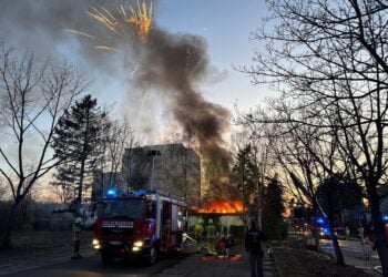 Verletzter bei Brand in Cottbus-Sachsendorf. Feuerwehren im Großeinsatz