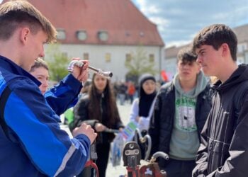 „Lust auf Handwerk“: Ausbildungsmesse & Maibaumstellen in Finsterwalde