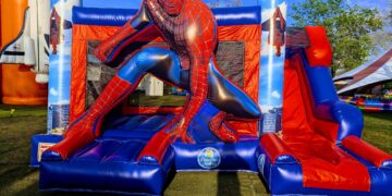 Spiderman bei den Hüpfburgentagen Cottbus 2025