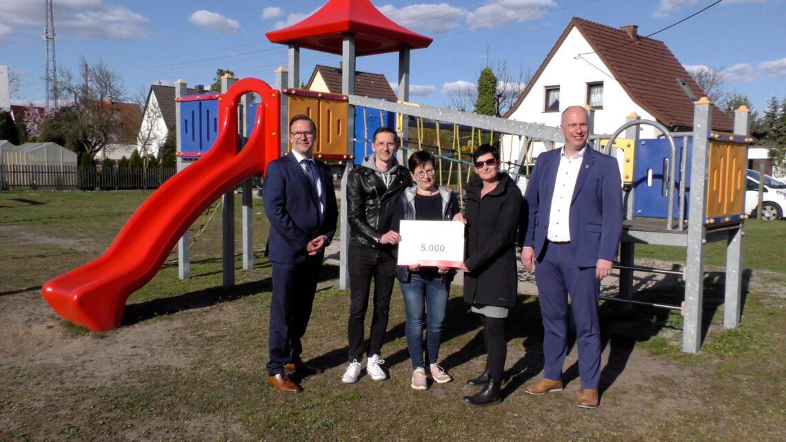 Sparkasse spendet 5000€ für Spielplatzträume in Lauchhammer