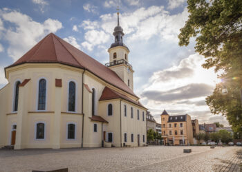 Frühlingsmarkt in Forst: Bummeln, tanzen & staunen bis in den Abend