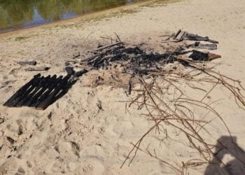 Feuer am Strand in Peitz: Mutwillige Zerstörung an Garkoschke?