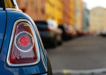 Führerschein in der Tasche – was ist beim ersten Autokauf zu beachten?