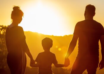 Eltern in Balance: Selbstfürsorge stärkt das Familienleben