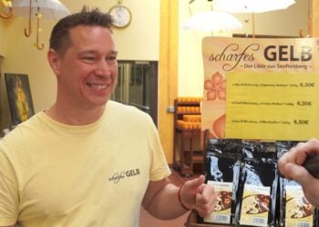 Senftenberg: Scharfes Gelb feiert 15. Jubiläum & Kaffeekooperation