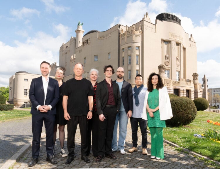 Das künstlerische Team des Staatstheater Cottbus in der Spielzeit 25.26 (Bild: Bernd Schönberger)