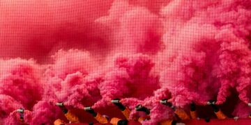 Pyrotechnik im FCE-Block beim Spiel gegen den 1. FC Saarbrücken, Foto: Christiane Weiland