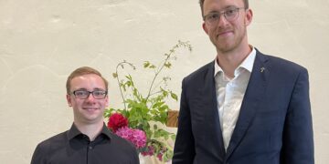 Die zwei neuen Pfarrer Adrian Reinfeld und Jakob Simon. (v.l.n.r.) (Bild: Maria Goldberg)