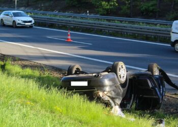 Auto überschlagen: Unfall auf A15 bei Vetschau sorgt für Stau