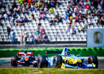 Saisonstart nach Maß: Lausitzer Rennfahrer fährt doppelt aufs Podium