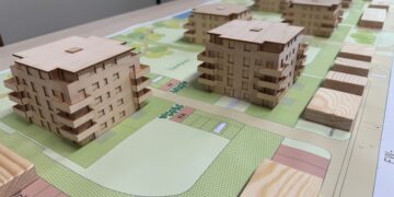 Modell des Vorhabens „Wohnen im Park“ der Kooperation IQ Wohnbau für die Gotthold-Schwela-Straße (Bild: Stadt Cottbus)