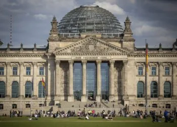 Deutschland hat eine neue Bundesregierung. Kanzler & Minister vereidigt
