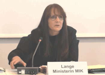 Katrin Lange im Innenausschuss_Landtag Brandenburg