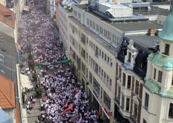 FCE-Fanmarsch durch Cottbus. Unterstützung von tausenden Fußballfans