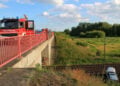Pkw landet im Gleisbett – Bahnstrecke bei Lauchhammer vorübergehend gesperrt; Foto: Blaulichtreport Lausitz