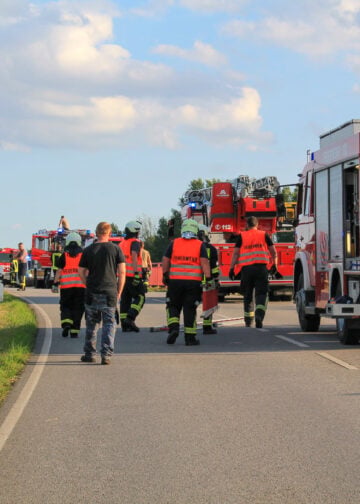 Pkw landet im Gleisbett – Bahnstrecke bei Lauchhammer vorübergehend gesperrt; Foto: Blaulichtreport Lausitz