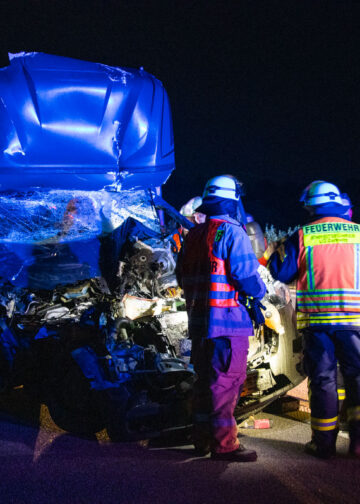 Verkehrsunfall auf der A13 zwischen Duben und Lübbenau; Foto: Blaulichtreport Lausitz