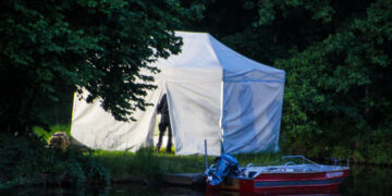 Leblose Person in der Cottbuser Spree; Foto: Blaulichtreport Lausitz