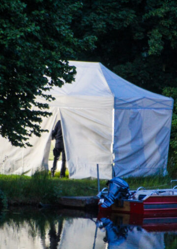 Leblose Person in der Cottbuser Spree; Foto: Blaulichtreport Lausitz