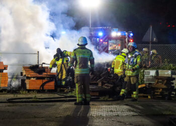 Brand in Cottbus: Feuerwehr zu Baustoffhandel alarmiert