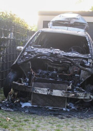 PKW-Brand in Cottbus; Foto: Blaulichtreport Lausitz