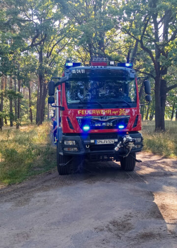 Strohballenbrand in Briesen: Foto: Blaulichtreport Lausitz