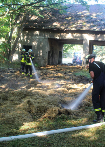 Strohballenbrand in Briesen: Foto: Blaulichtreport Lausitz