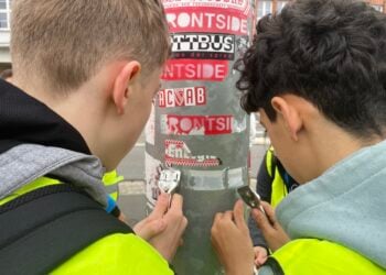 Schüler kämpfen gegen Aufkleber-Flut in Spremberg. FCE begrüßt Aktion