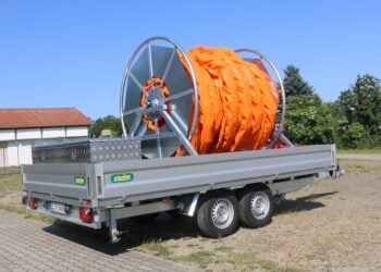 Neue Ölsperre für Mühlberg: Landkreis Elbe-Elster stärkt Gewässerschutz