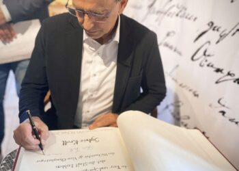 Eintragung ins Goldene Buch: Lübben ehrt Turnlegende Sylvio Kroll