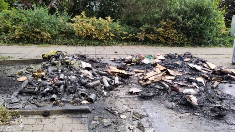 Mülltonnenbrand in Cottbus-Ströbitz; Foto: Niederlausitz aktuell