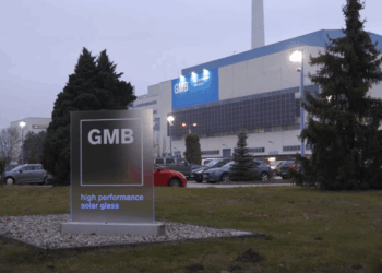Schwerer Schlag: Solarglashersteller in Tschernitz meldet Insolvenz an