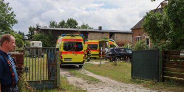 Mauereinsturz in Casel fordert zwei Verletzte; Foto: Blaulichtreport Lausitz