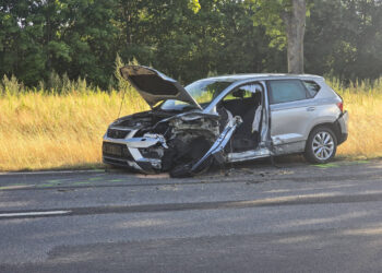 Vier Verletzte: B96 bei Kleinkoschen nach schwerem Unfall gesperrt