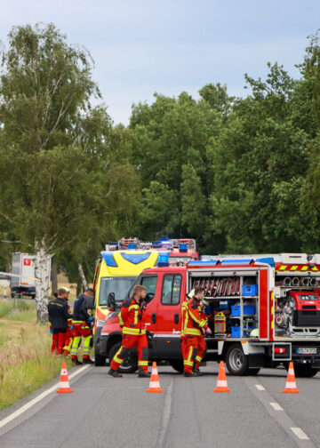 Verkehrsunfall auf der B96 bei Wormlage; Foto: Blaulichtreport Lausitz