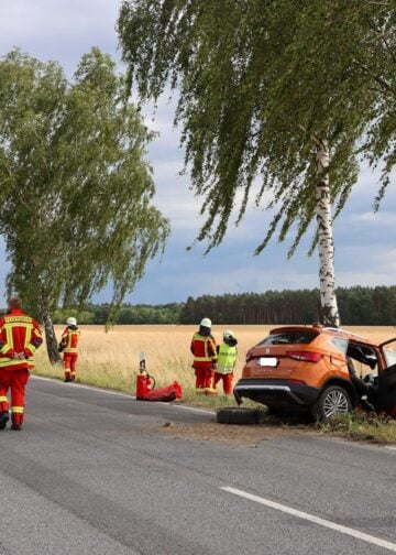 Verkehrsunfall auf der B96 bei Wormlage; Foto: Blaulichtreport Lausitz