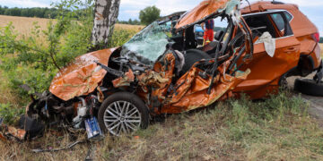 Verkehrsunfall auf der B96 bei Wormlage; Foto: Blaulichtreport Lausitz